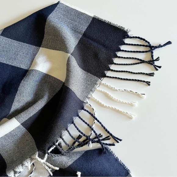 Plush Ultra Soft Plaid Fringed Scarf - Picture 6 of 9